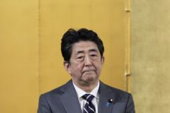 日本首相安倍晋三首次“松口”可能推迟东京奥
